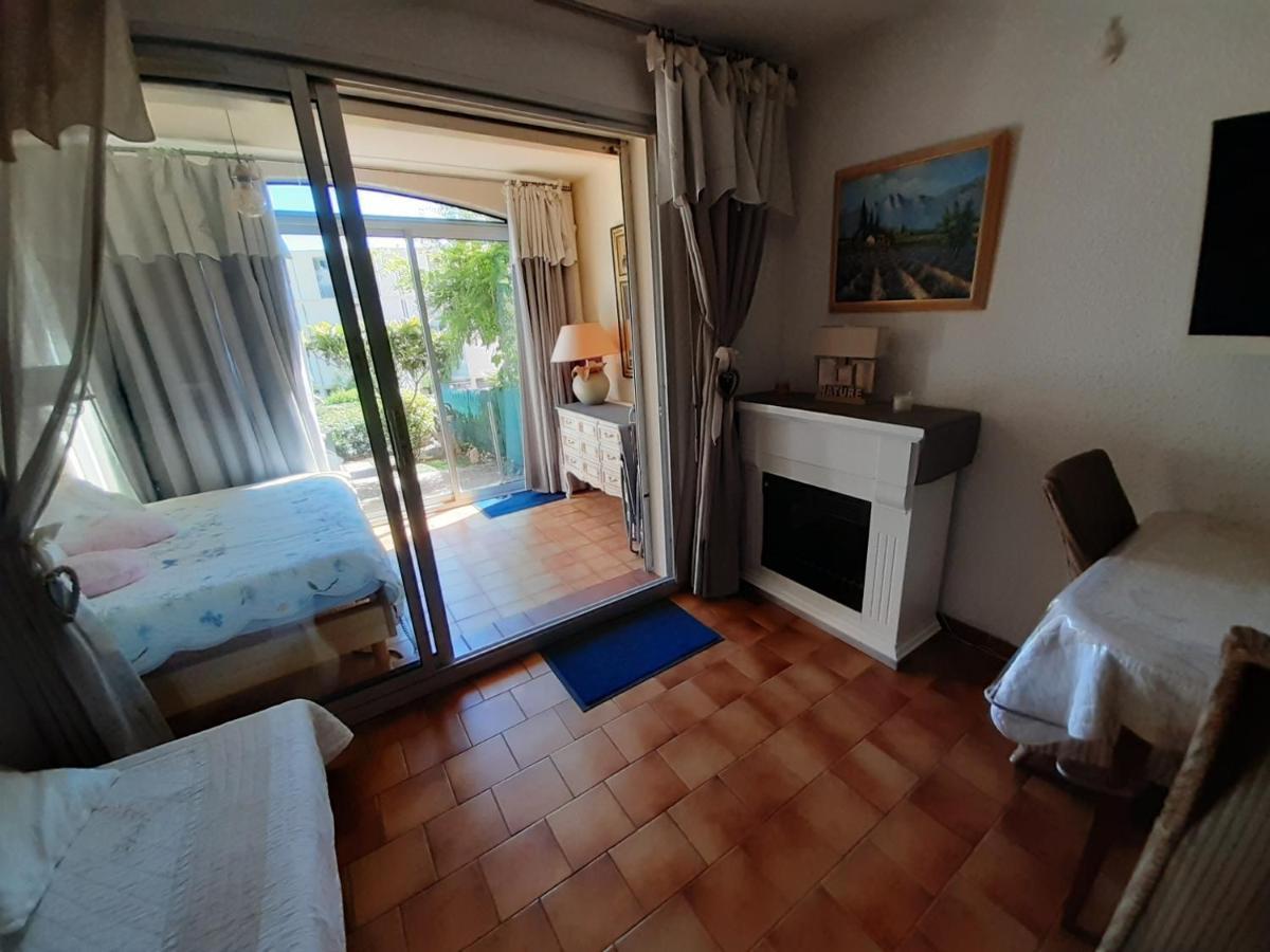T2, Jardin, Veranda Chambre, Climatisation, Parking Privatif, Proche A Pied Centre, Plage, Gare, Pour 3 Adultes Ou 2 Adultes Avec 2 Enfants Bandol Exterior foto